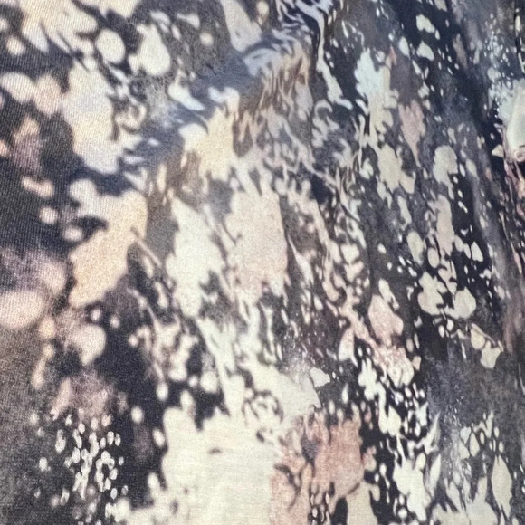 EMERY ROSE : ladies Yellowstone themed t-shirt. Size: 1XL - Picture 9 of 10